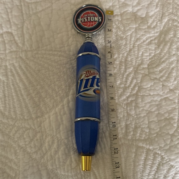 Vintage miller lite beer keg tap with Detroit Pistons emblem on top - Picture 9 of 9